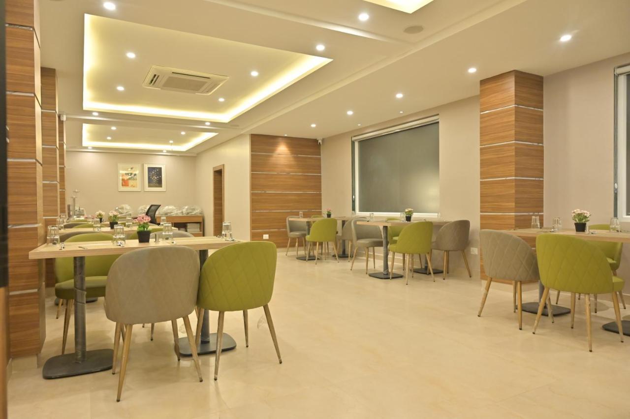 Hotel Sharda Residency Patna  Ngoại thất bức ảnh