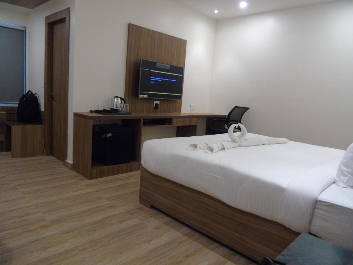 Hotel Sharda Residency Patna  Ngoại thất bức ảnh