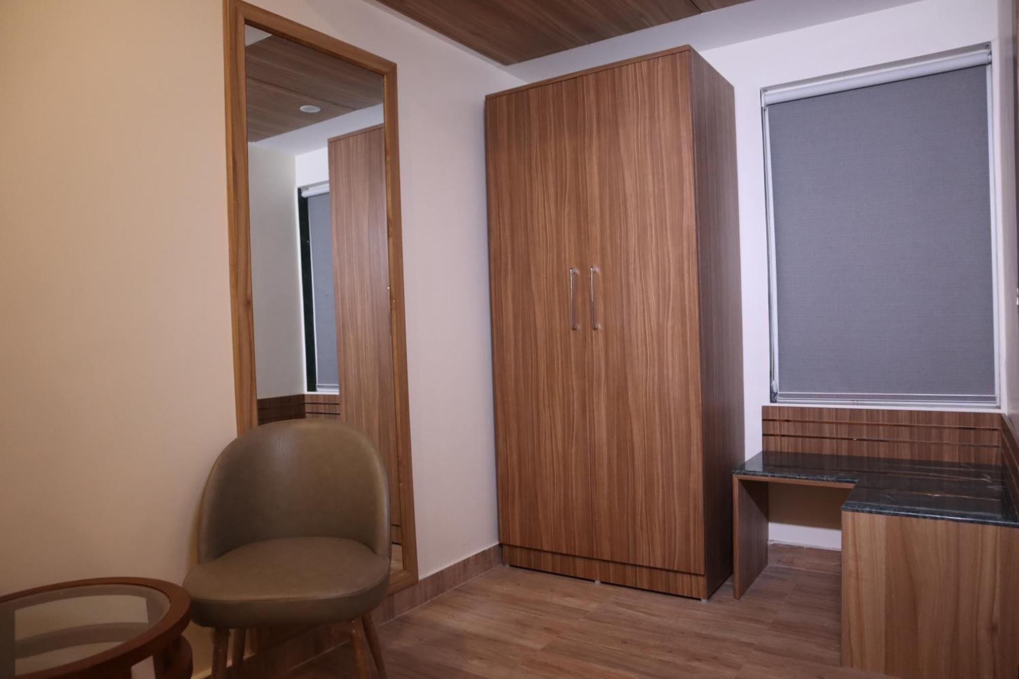 Hotel Sharda Residency Patna  Ngoại thất bức ảnh