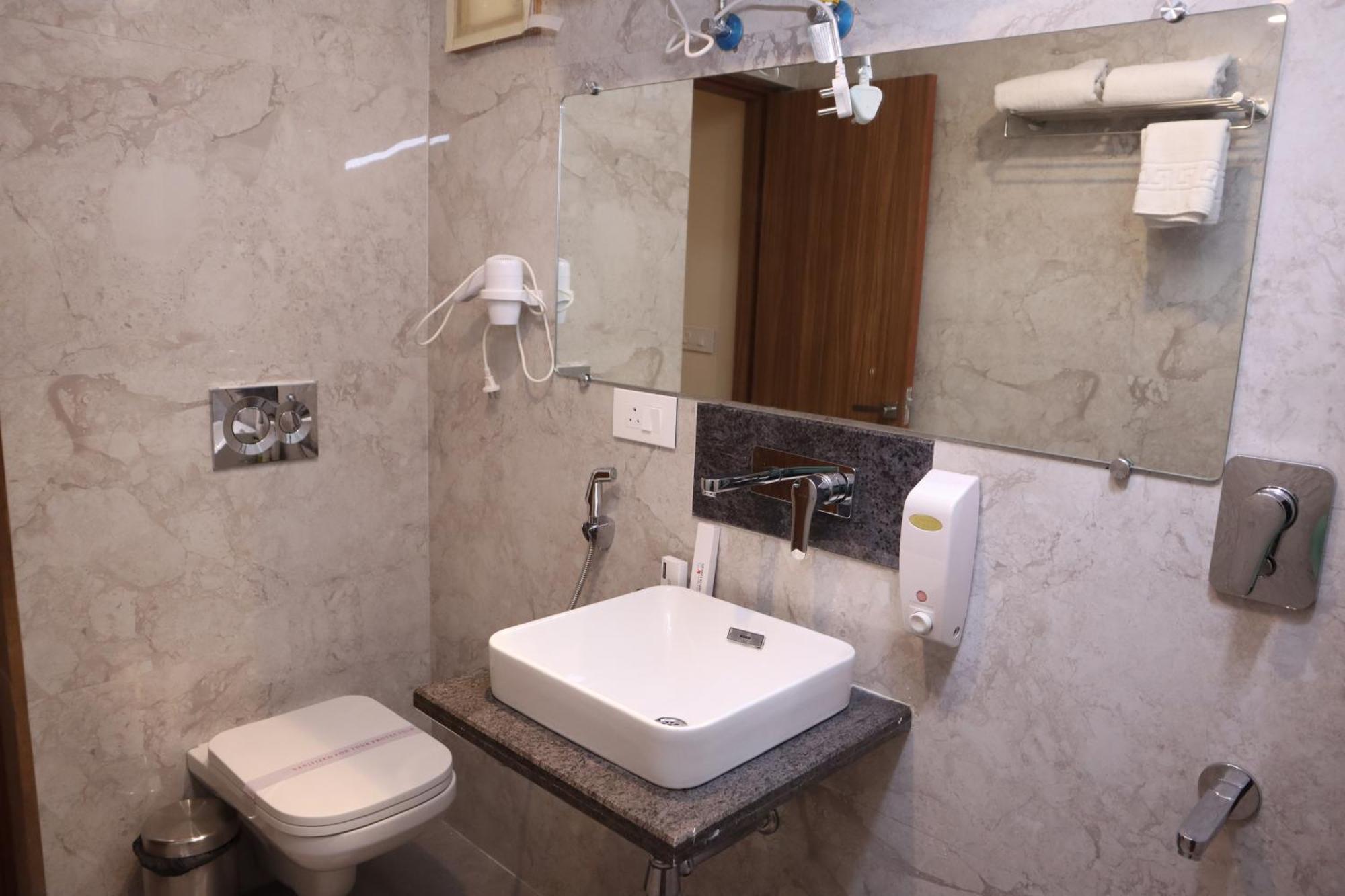 Hotel Sharda Residency Patna  Ngoại thất bức ảnh